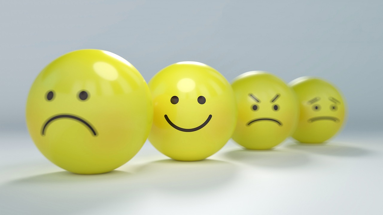 Bipolar disorder treatment in Mumbai - emoji faces showing mood swings happy and sad emotions
